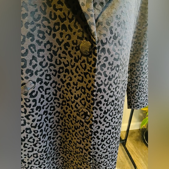 Black on black animal print coat! - Picture 2 of 7